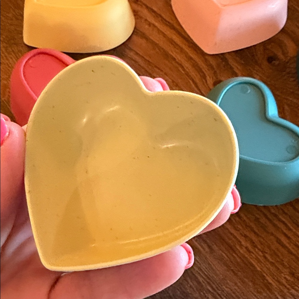Colorful Mini Heart-Shaped Bowls 💜 Set of 10 - Picture 9 of 11